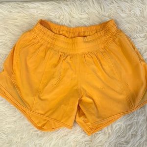 Hotty Hot Low-Rise Lined Short 4" size 2, mango dream